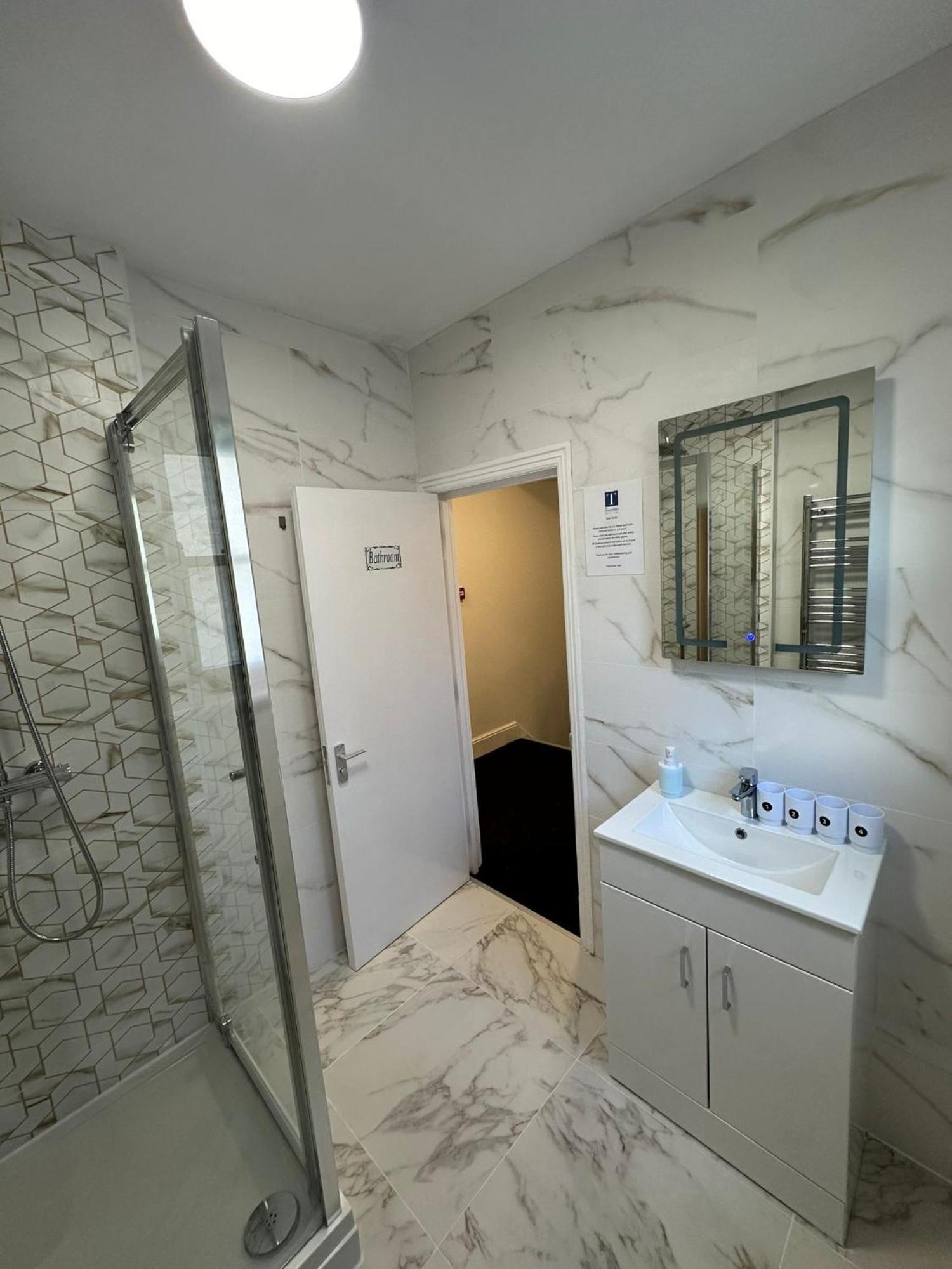 Cambridge Central Rooms - Tas Accommodations 외부 사진