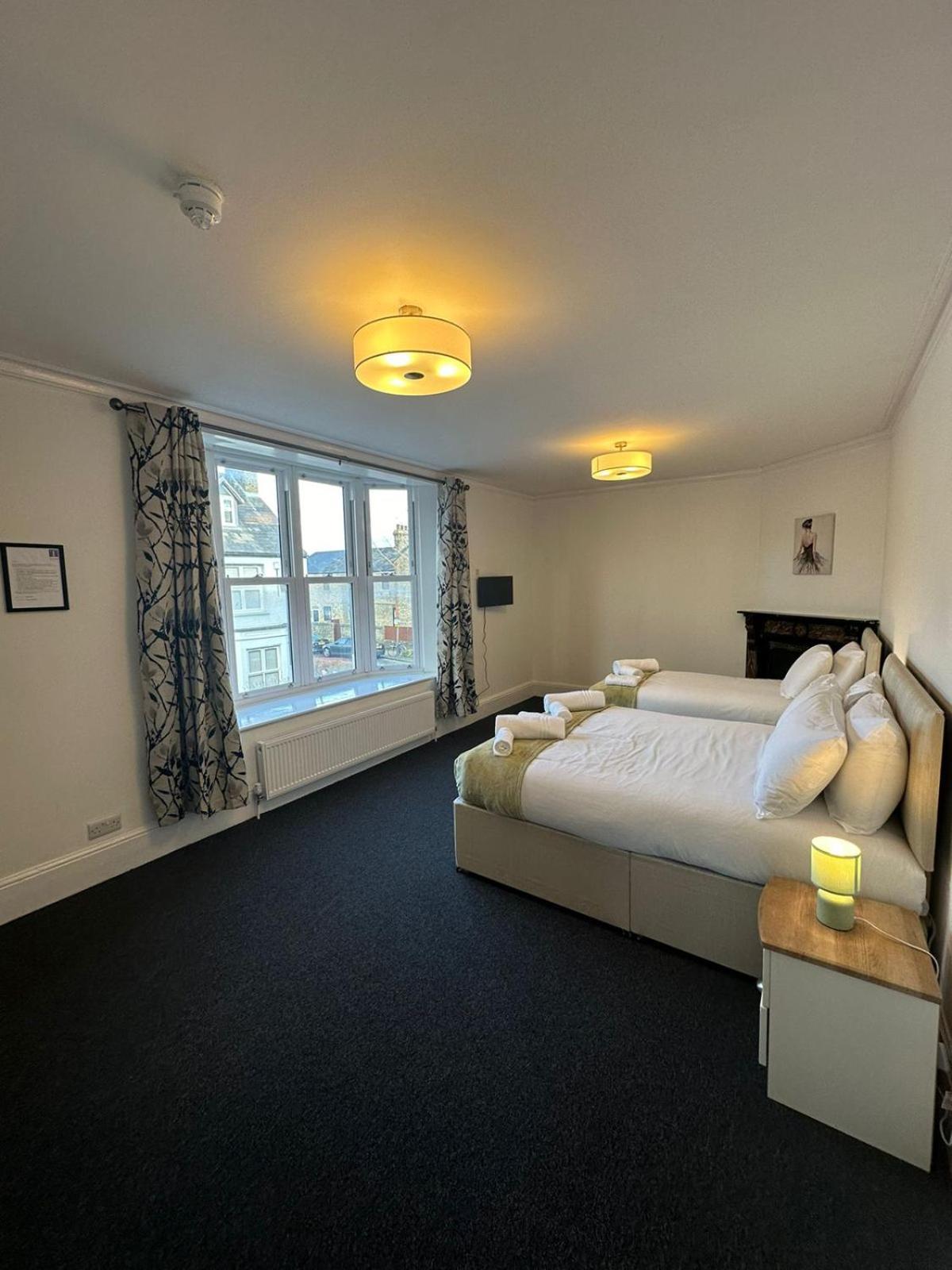 Cambridge Central Rooms - Tas Accommodations 외부 사진